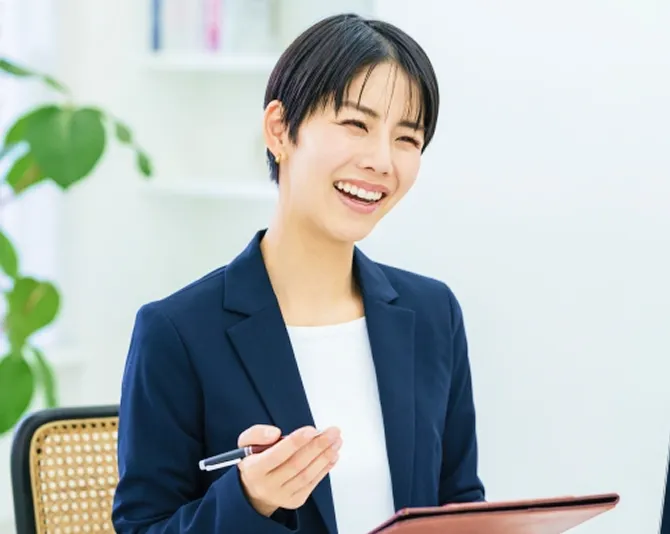 コンシェルジュの女性