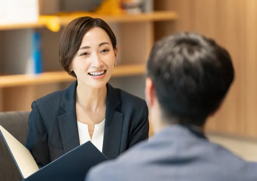 店舗で対面相談を受ける従来型の結婚相談所