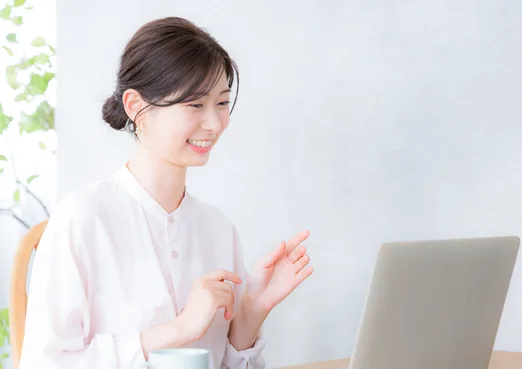 自宅からオンラインで相談するリングベルの利用者